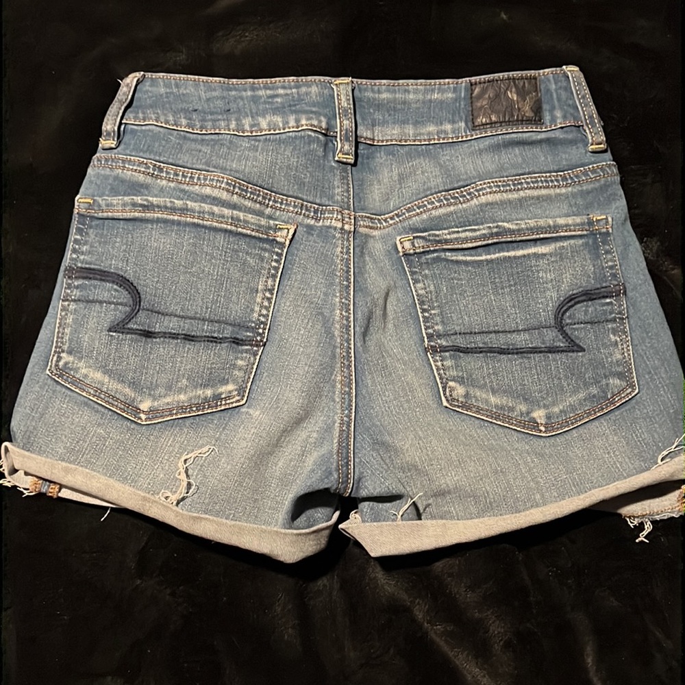 American Eagle ~ cute light wash denim high rise shorts - Picture 3 of 3